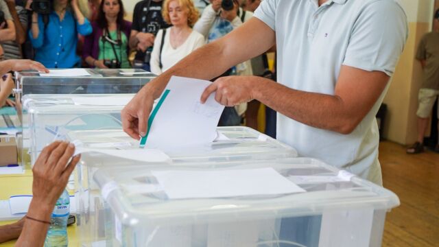 Централна избирателна комисия обяви резултатите от изборите при 100 обработени