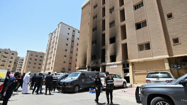 Най малко 49 души са загинали при голям пожар в жилищна