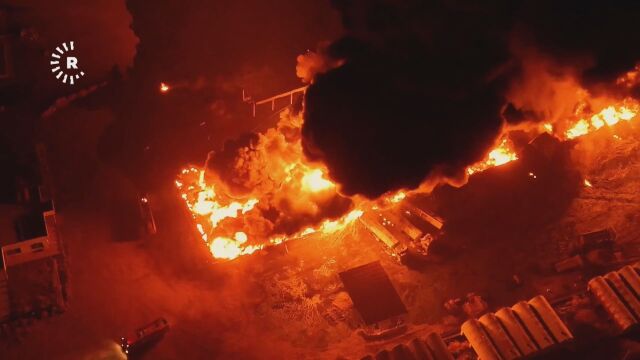 Огромен пожар избухна в петролна рафинерия в Ербил Ирак в