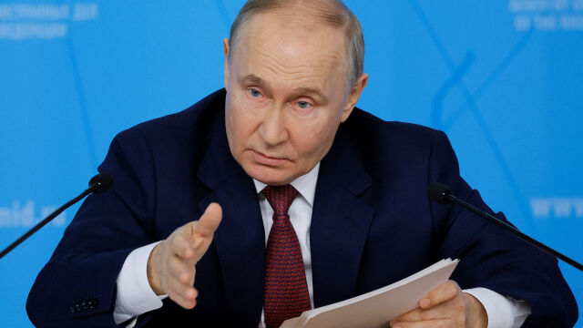  Руският президент Владимир Путин заяви че незабавно ще разпореди спиране