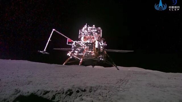 Китайската лунна сонда се завърна на Земята с първите в