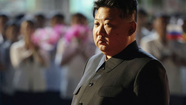  Северна Корея въвежда ограничения срещу всичко от сватбени рокли до