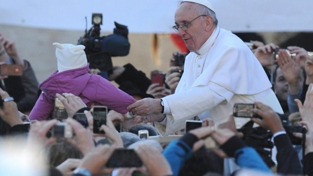 Папа Франциск е приет в болница Джемели в Рим за
