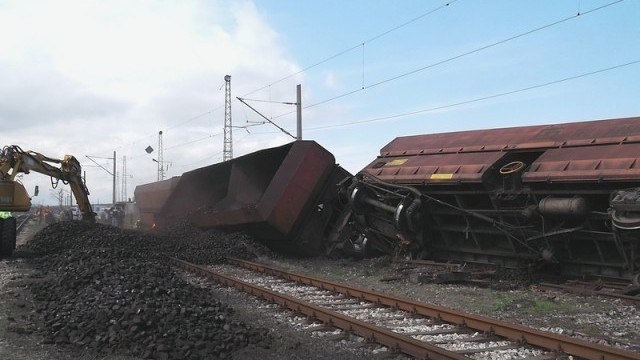 Два товарни влака са се ударили челно край София Сигналът