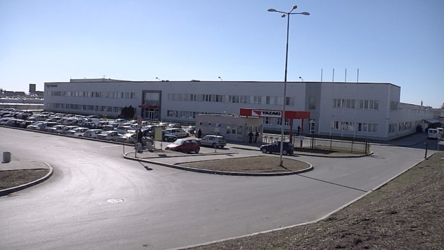 „Язаки“ затваря два от трите си български завода за две седмици