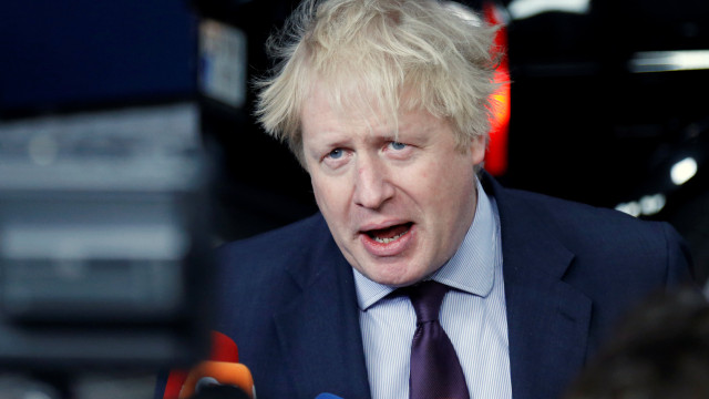 Британският премиер Борис Джонсън заяви, че ще остане на поста.