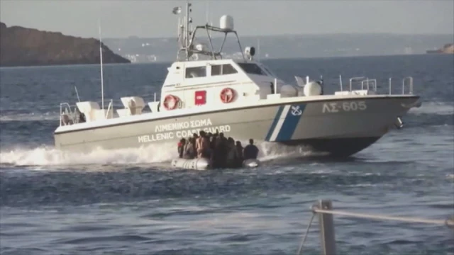 Гръцката брегова охрана стреляла срещу товарен кораб плаващ в международни