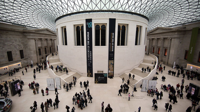 Британският музей в Лондон уволни служител а полицията започна разследване