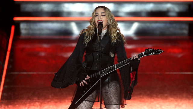 „Не можем да станем за работа“: Съдят Мадона, защото концертите ѝ свършвали късно