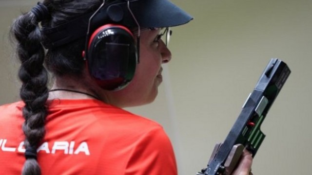 Олимпийската вицешампионка Антоанета Костадинова спечели бронз на 10 м пистолет