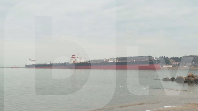 Три танкера са акостирали на пристанище Росенец и доставят нефт