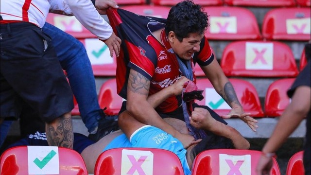 Жестоки сблъсъци прекъснаха мача от мексиканското първенство между Керетаро и