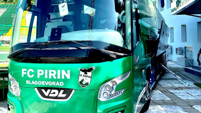 Автобусът на футболният Пирин Благоевград ще пътува до Украйна и
