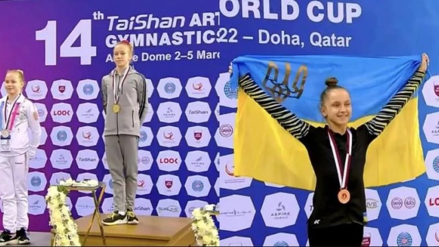 15 годишната представителка на Украйна в спортната гимнастика Даниела Бартона показа