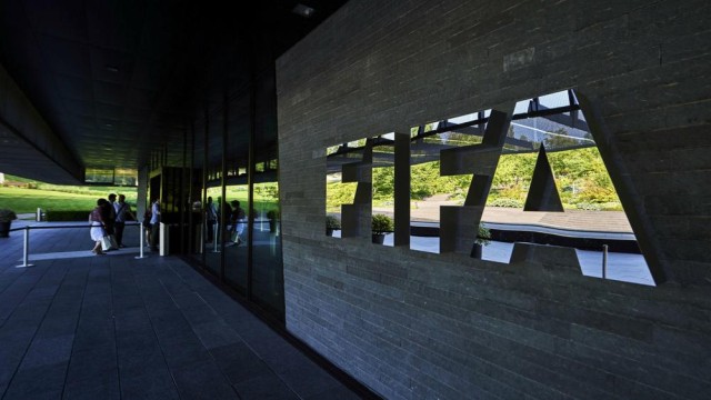 ФИФА отвори специален трансферен прозорец за играчи в Русия и
