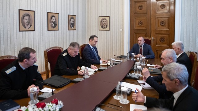 Президентът Румен Радев постави днес въпроса за предприемането на неотложни