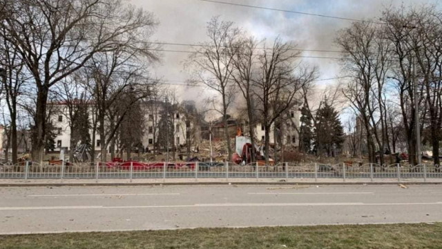 Властите в Украйна твърдят че бомбоубежището в театъра в Мариупол