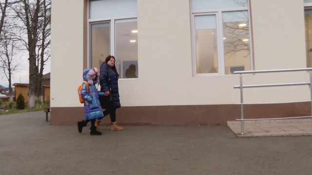 Деца от Украйна вече ходят на училище у нас. 171