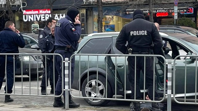След преследване: Катастрофа и арест в центъра на София (СНИМКИ)