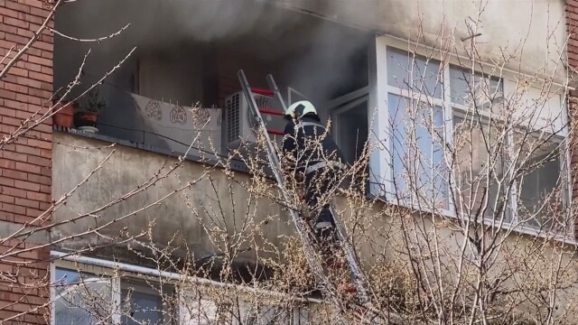 Пожар в жилище във Велико Търново едва не отне живота