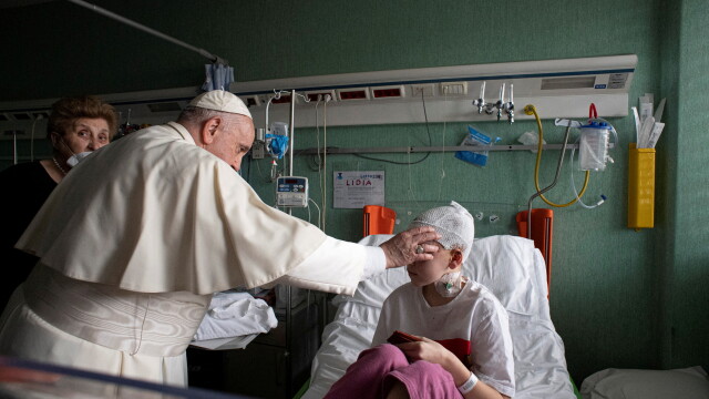 Папа Франциск нарече конфликта в Украйна безсмислено клане и призова