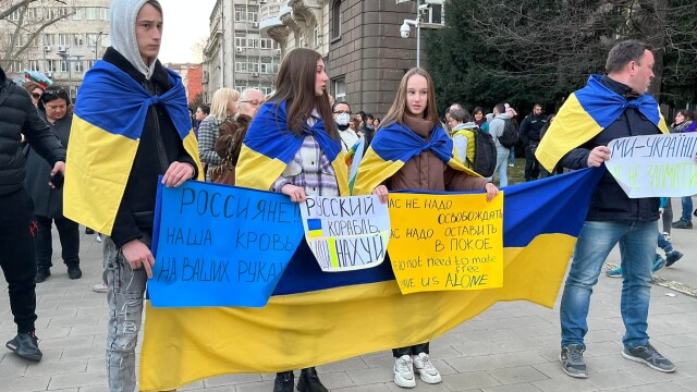 Мирно шествие се провежда в София в подкрепа на украинския