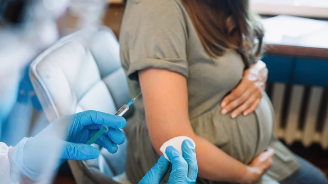 Бременните жени могат да се ваксинират срещу COVID 19 след 12 та