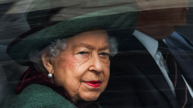 Британската кралица Елизабет II се появи публично за първи път