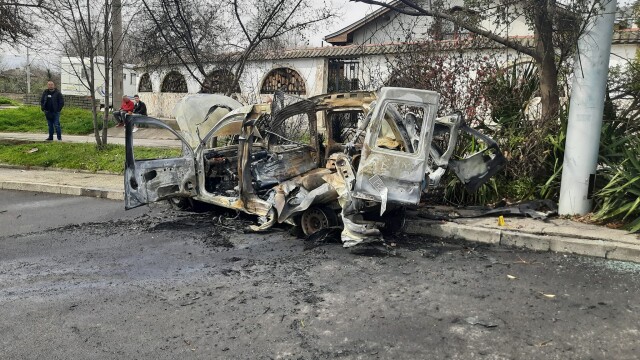 Кола с кислородни бутилки се самозапали в Пловдив (СНИМКИ И ВИДЕО)