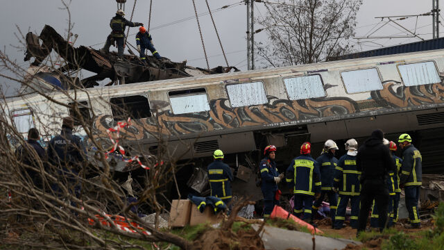 след тежката влакова катастрофа в Гърция Разследването и спасителната акция