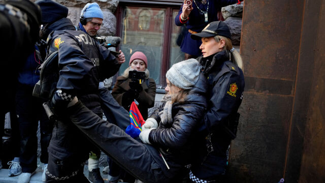 Полицията задържа природозащитничката по време на протест в Осло съобщи