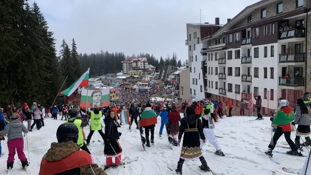 „Голямото ски спускане в носии“ на Пампорово