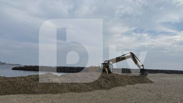 Багер е разкопавал плажната ивица в Равда сигнализира зрител на