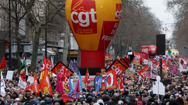 във Франция срещу плановете за пенсионна реформа на президента Еманюел