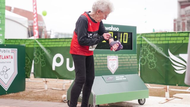 98 годишната Бети Линдберг пробяга 5 км на в Атланта за
