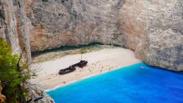 Хитовият плаж на гръцкия остров Закинтос остава затворен за туристи