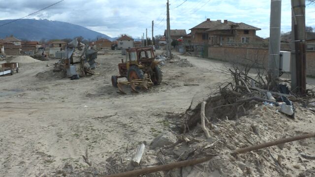 Хора от наводнените миналата година села готвят протест Недоволни са