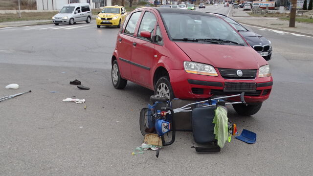 блъсна възрастен мъж придвижващ се с електрическа триколка в Благоевград Инцидентът