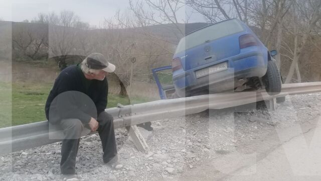Мъртвопиян 61 годишен мъж удари автомобил избяга и връхлетя върху мантинелата