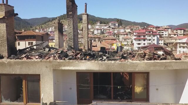 Пожар остави 14 души без дом в Чепеларе Огънят е