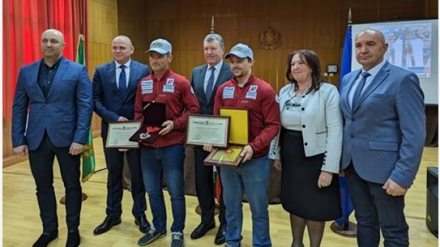 Алберт Попов почетен гражданин на Банско, наградиха го с 5000 лв. и свински бут (ВИДЕО)