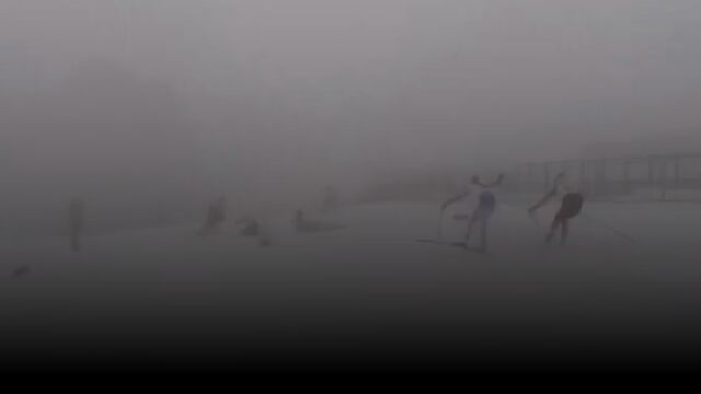 Счупвания, синини и сълзи... Скиорки се потрошиха след старт в мъгла (ВИДЕО)