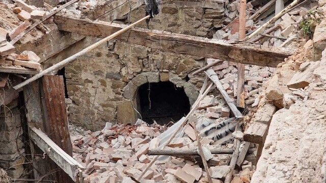 Историческа сграда в центъра на Велико Търново се срути предаде