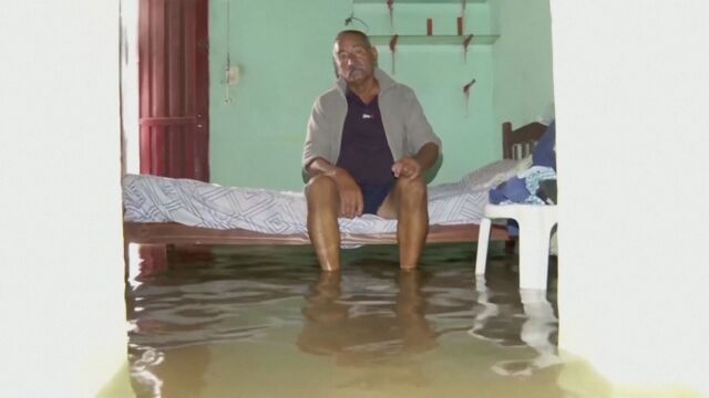 Проливни дъждове причиниха наводнения в Аржентина Има един загинал човек
