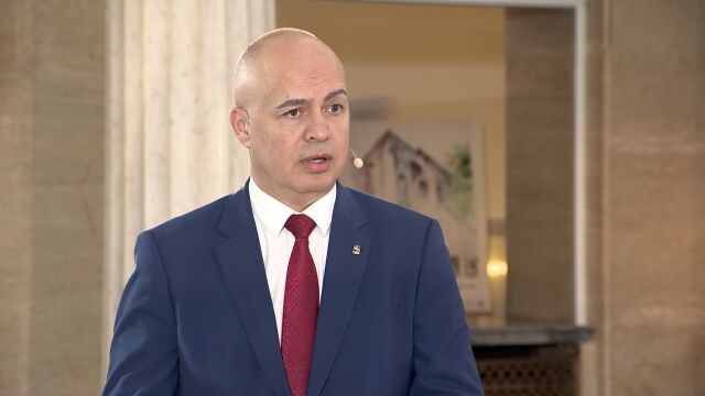 Корнелия Нинова предложи Георги Свиленски да стане председател на парламентарната