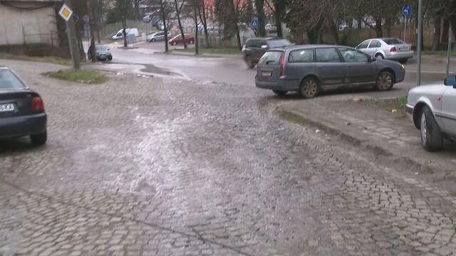 В Перник от 4 г тече питейна вода по улиците