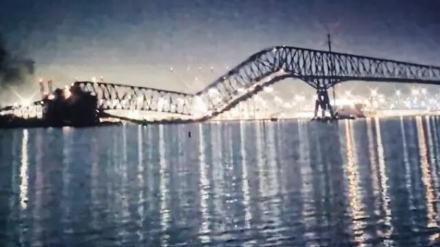 Ключов мост в Балтимор се срути след удар от кораб