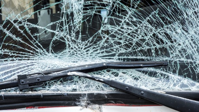 Два тежкотоварни автомобила се удариха челно на пътя Велико Търново Русе