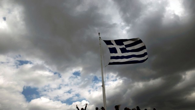 Правителството в Гърция реши да субсидира гражданите с 22 евроцента