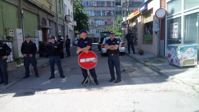 Снимка: Кърджали под полицейска обсада заради търга (ВИДЕО)